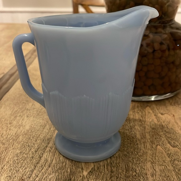 Vintage 2 piece Pyrex Delphite pitcher and sugar dish set - Picture 3 of 16